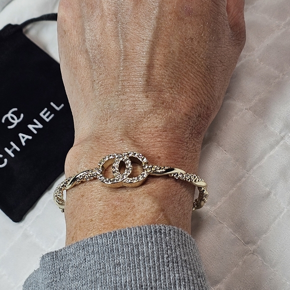 Chanel Vintage CC Signature Silver Bangle Bracelet Stamped NEW With Dustbag - Picture 7 of 8